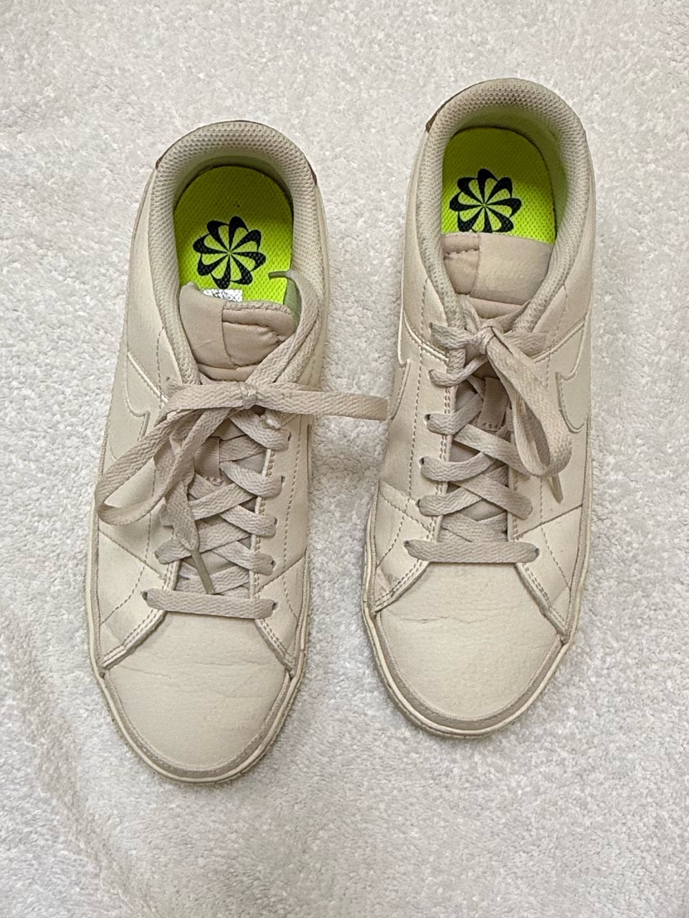 Women’s Nike off white Low-Top casual Sneakers Sz 8.5